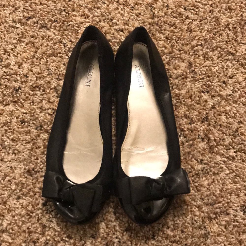 Alfani black flats with bow, almost new